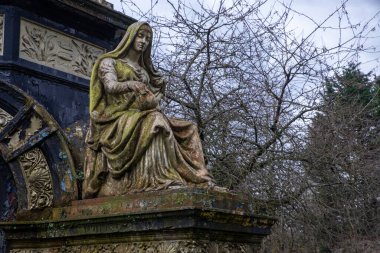 Saracen Çeşmesi, Alexandra Park, Glasgow, İskoçya 'da bulunan süslü çeşme. İngiltere. 1901 Glasgow Uluslararası Sergisi için Macfarlane and Co. 'nun Saracen Dökümhanesi tarafından dökme demirden yapılmıştır. 