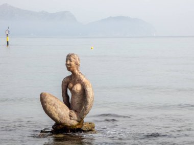 Joan Bennssar 'ın heykelleri. Mallorca Adası, Can Picafort, İspanya. Mallorca 'da doğmuş bir ressam ve heykeltraş. Resmi bir ilkellik, klasik incelik ve yenilikçilerin çığır açan jesti..
