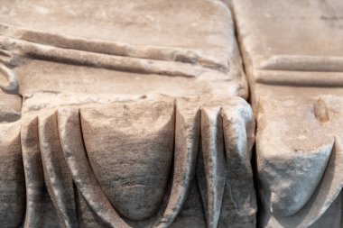 Antik Yunan heykelinin bir parçası.