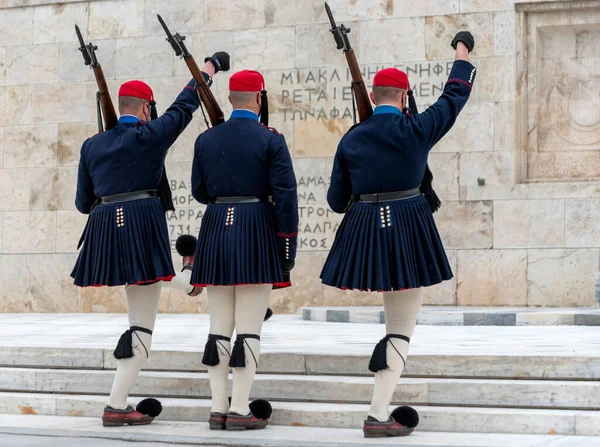 Текст Стіні Одне Ліжко Залишається Порожнім Невідомих Грецьких Грецьких Солдатів — стокове фото
