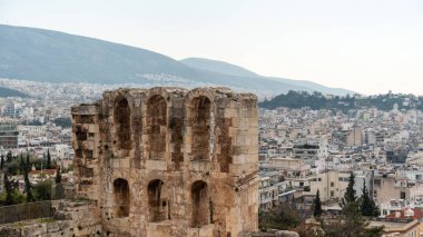 Atina 'da sütunları olan antik bina