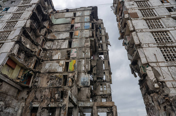 разрушенные и сожженные дома в городе Россия Война на Украине