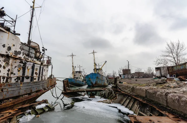 Старий Корабель Людей Сів Мілину Україні Під Час Війни Росією — стокове фото
