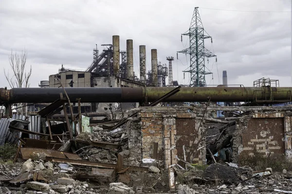 Rusya Ile Ukrayna Daki Mariupol Savaşındaki Azovstal Fabrikasının Atölyesinin Binalarını — Stok fotoğraf