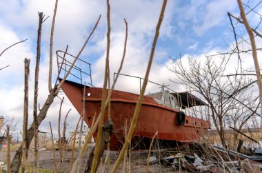old ship without people ran aground in Ukraine during the war with Russia