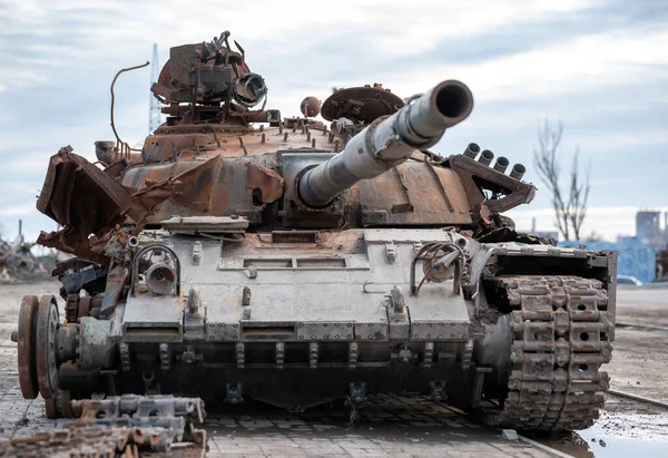 Tanque Militar Dañado Guerra Callejera Ciudad Ucrania Con Rusia —  Fotos de Stock