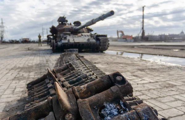 Serbatoio Militare Danneggiato Sulla Guerra Strada Della Città Ucraina Con — Foto Stock