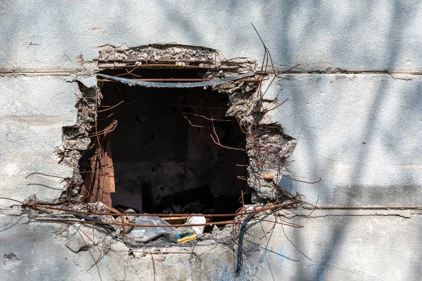Buco Nel Muro Della Casa Una Bomba Colpito Guerra Ucraina — Foto Stock