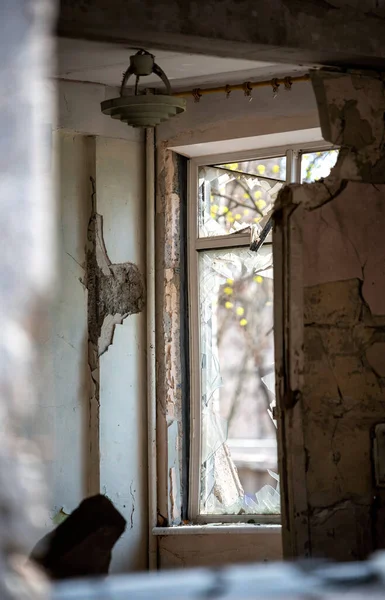 Elpusztult Égett Iskola Városban Háború Alatt Ukrajnában — Stock Fotó