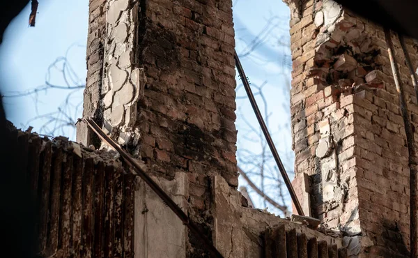 Пустые Окна Поврежденного Дома Войны Украине — стоковое фото