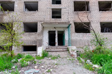 Ukrayna 'da okul inşa savaşını yok etti