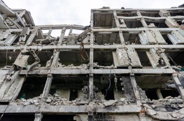 Ukrayna 'da okul inşa savaşını yok etti