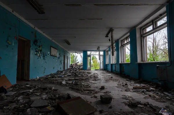 Разрушенной Школе Войны Украине — стоковое фото