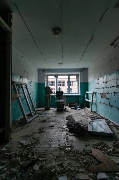 ウクライナの破壊された病院戦争の中で — ストック写真