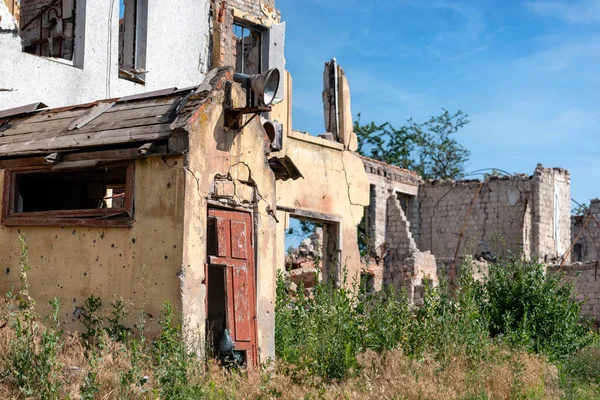 Lerombolt Házak Egy Elhagyatott Városban Emberek Nélkül Háború Ukrajnában Oroszországgal — Stock Fotó