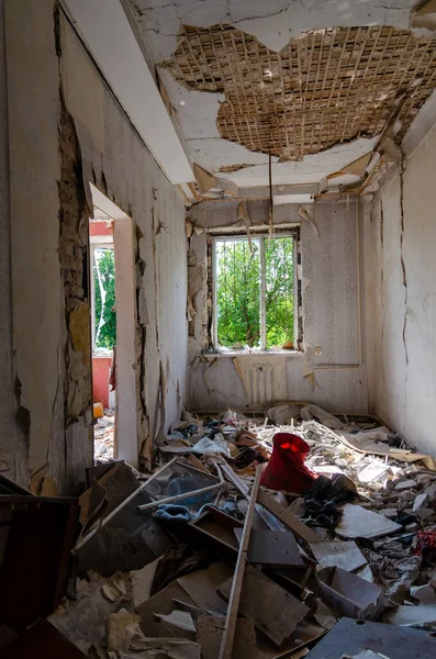 Inne Ett Förstört Hus Utan Människor Övergiven Stad Krig Ukraina — Stockfoto