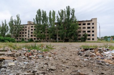 Ukrayna 'da harap olmuş bir okulda.