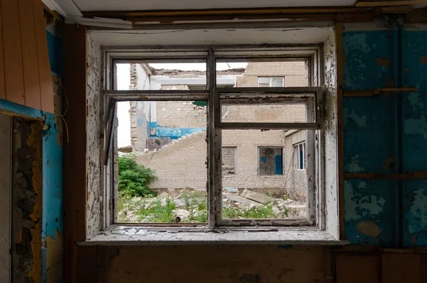 Разрушенной Школе Войны Украине — стоковое фото