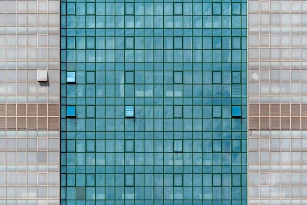 Många Fönster Och Väggar Fasad Modern Skyskrapa Utan Människor Arkitektonisk — Stockfoto