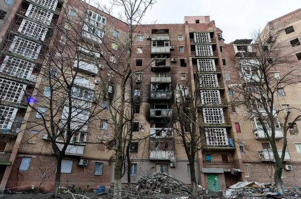 우크라이나 내전중에 도시에서 파괴되고 — 스톡 사진