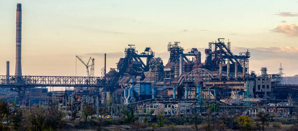 уничтожил завод "Азовсталь" в Мариупольской войне Украины с Россией