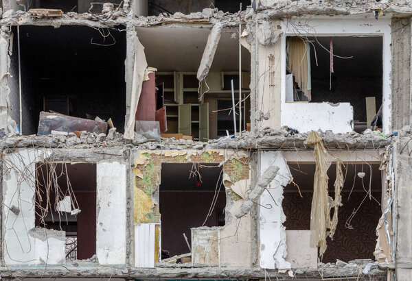 разрушенные и сожженные дома в городе Россия Война на Украине