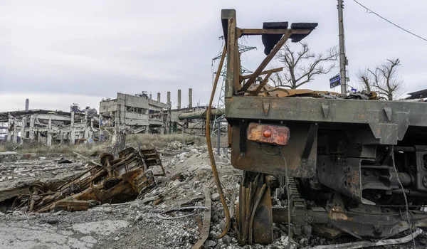 Burnt Cars Destroyed Buildings Workshop Azovstal Plant Mariupol War Ukraine — Stock fotografie