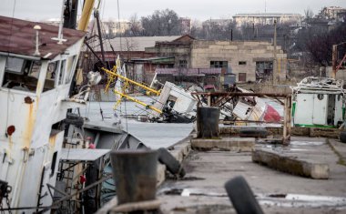 old ship without people ran aground in Ukraine during the war with Russia