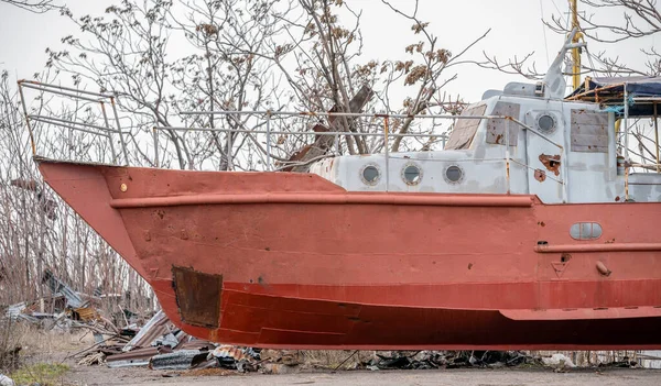 old ship without people ran aground in Ukraine during the war with Russia