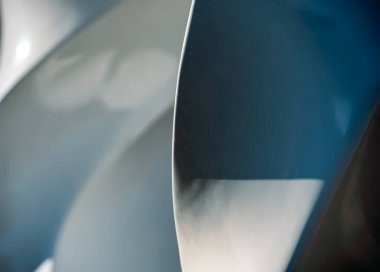 geometrik şekillerin eğri çizgilerinden mavi ve gri soyut arkaplan minimalist tasarım deseni