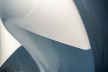 geometrik şekillerin eğri çizgilerinden mavi ve gri soyut arkaplan minimalist tasarım deseni