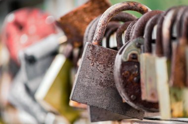 Eski demir kilitli asma kilit soyut eski arkaplan