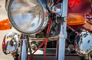 parlak krom motosiklet far yakın çekim