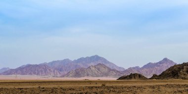 Sharm El Sheikh Mısır çölünde dağlar