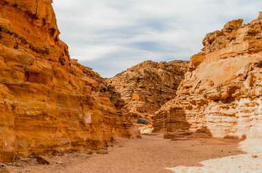 Mısır'daki çölde renkli Kanyon