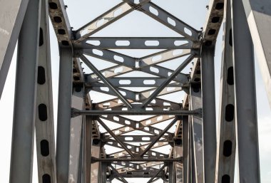 Soyut arkaplan parçası Gri metal endüstriyel inşaat köprüsü