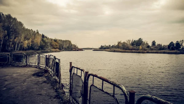 Vista Rio Floresta Partir Aterro Chernobyl Ucrânia Fotos De Bancos De Imagens Sem Royalties