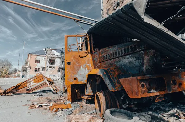 Coche Blindado Militar Quemado Calle Guerra Ciudad Ruinas Ucrania Rusia — Foto de Stock