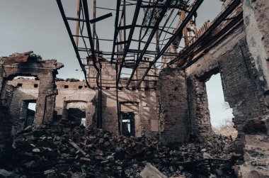 Ukrayna 'daki hasarlı bir ev savaşında.