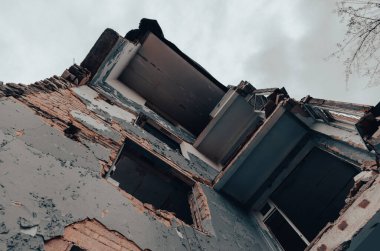 Ukrayna 'da okul inşa savaşını yok etti