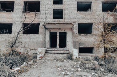 Ukrayna 'da okul inşa savaşını yok etti