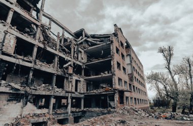 Ukrayna 'da okul inşa savaşını yok etti