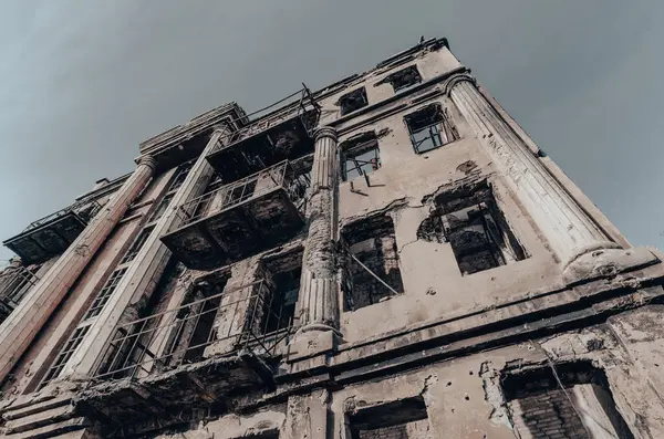Ukrayna Daki Savaş Sırasında Şehirdeki Evleri Yakıp Yıktılar Stok Fotoğraf