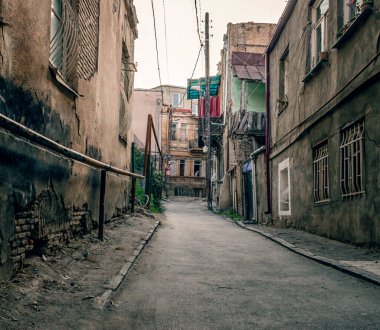 Georgia 'da harabe barakaları olan eski bir gecekondu mahallesi.