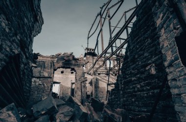 Ukrayna 'daki hasarlı bir ev savaşında.