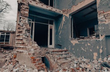 Ukrayna 'da okul inşa savaşını yok etti