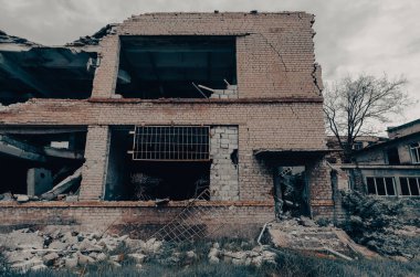 Ukrayna 'da okul inşa savaşını yok etti