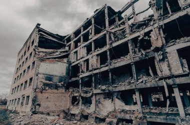 Ukrayna 'da okul inşa savaşını yok etti