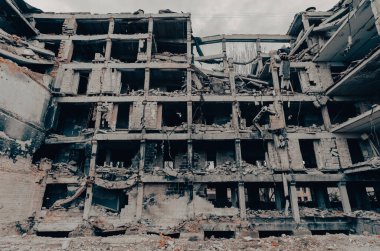 Ukrayna 'da okul inşa savaşını yok etti