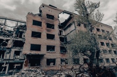 Ukrayna 'da okul inşa savaşını yok etti